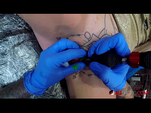 ❤️ Itin tatuiruota karšta Sully Savage gavo tatuiruotę ant savo klitorio Porno prie mūsų lt.high-pass.ru ❌️❤
